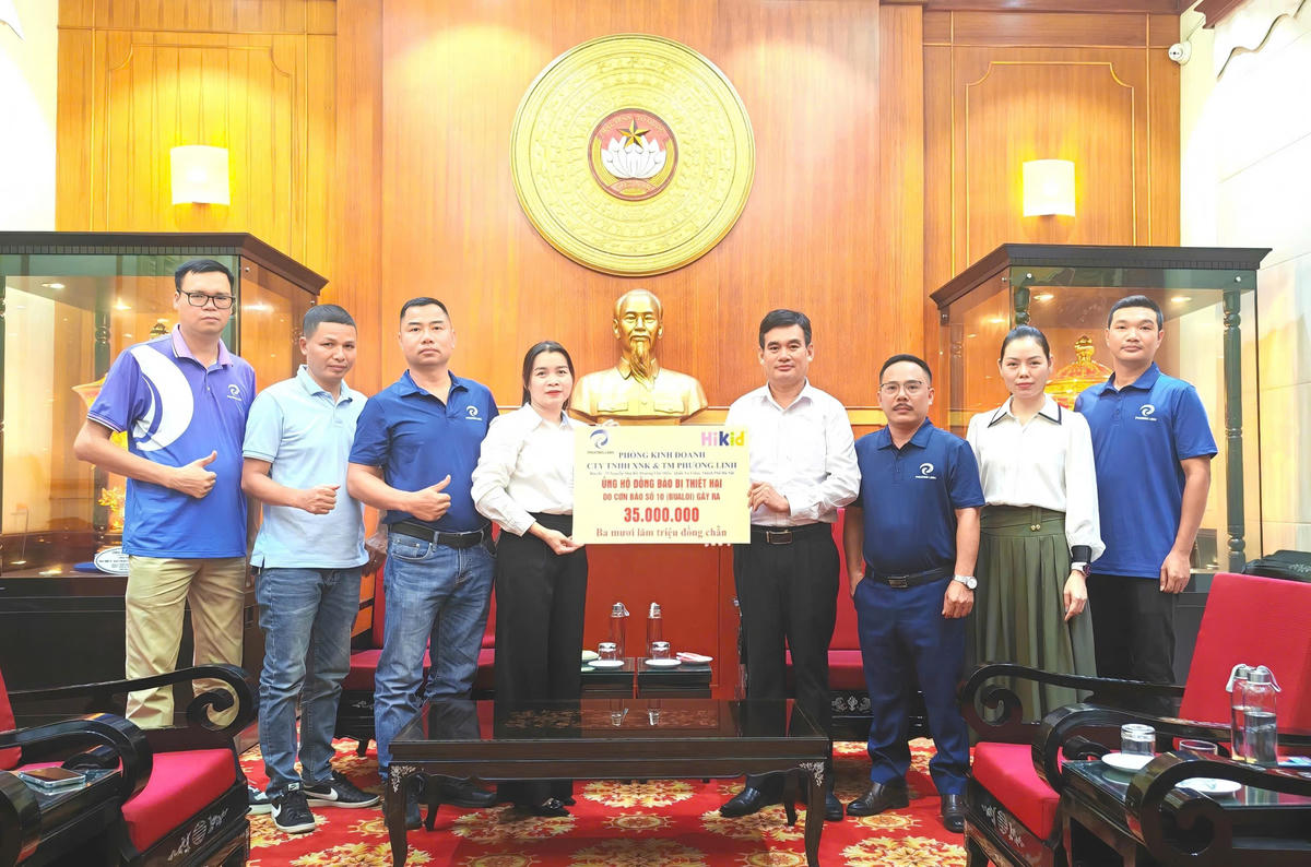 Ủy ban Trung ương MTTQ Việt Nam tiếp nhận ủng hộ từ các tổ chức, cá nhân. Ảnh: Văn Hoa