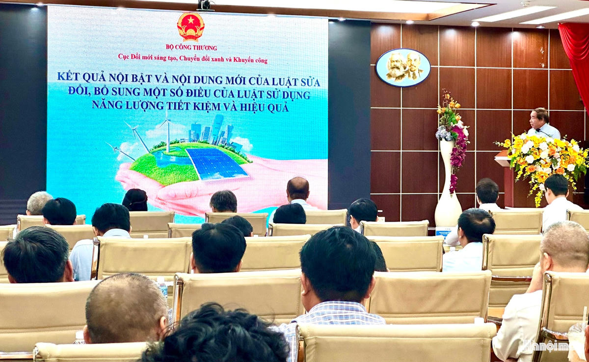 Các đại biểu nghe trình bày tham luận tại diễn đàn. Ảnh: H.P.