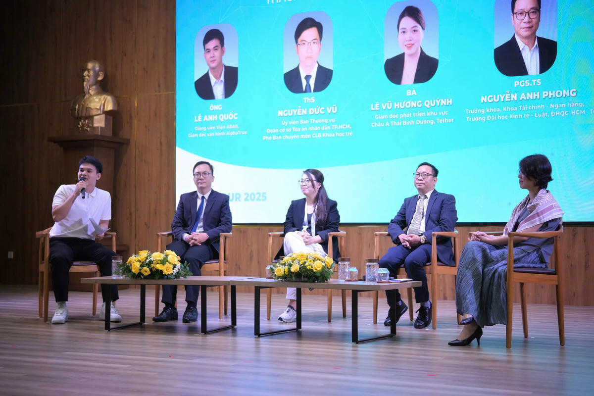 Các diễn giả tham gia hội thảo. Ảnh: H.Y