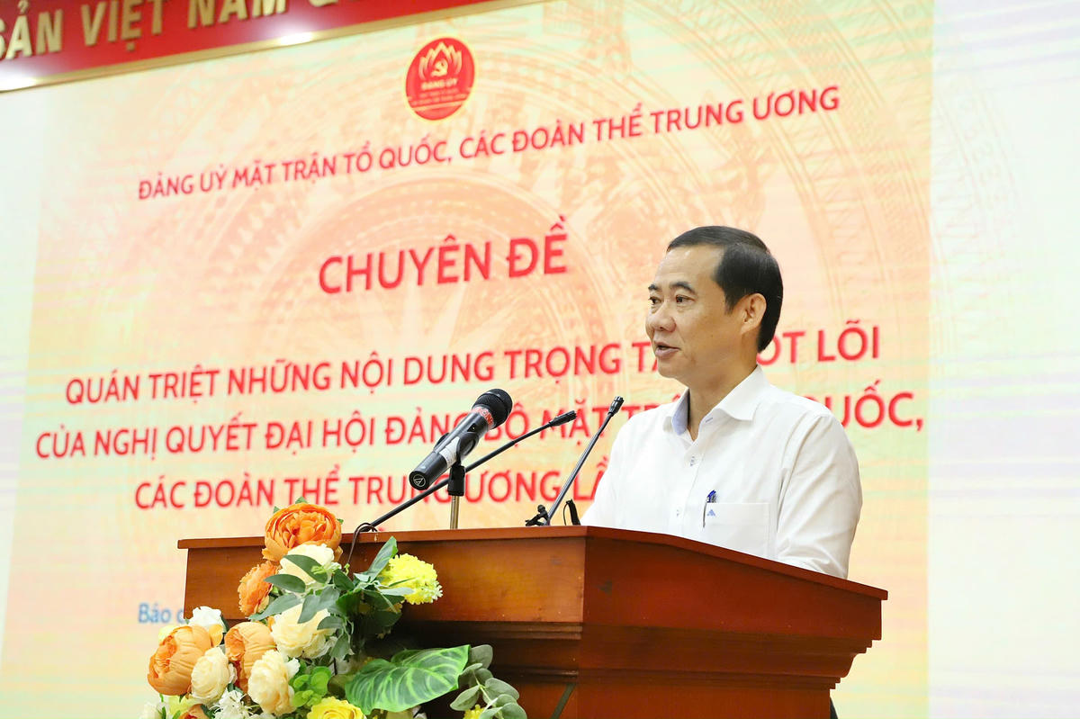 Phó Bí thư Đảng ủy MTTQ, các đoàn thể Trung ương Nguyễn Thái Học quán triệt những nội dung trọng tâm, cốt lõi của Nghị quyết Đại hội đại biểu Đảng bộ MTTQ, các đoàn thể Trung ương lần thứ I, nhiệm kỳ 2025 – 2030