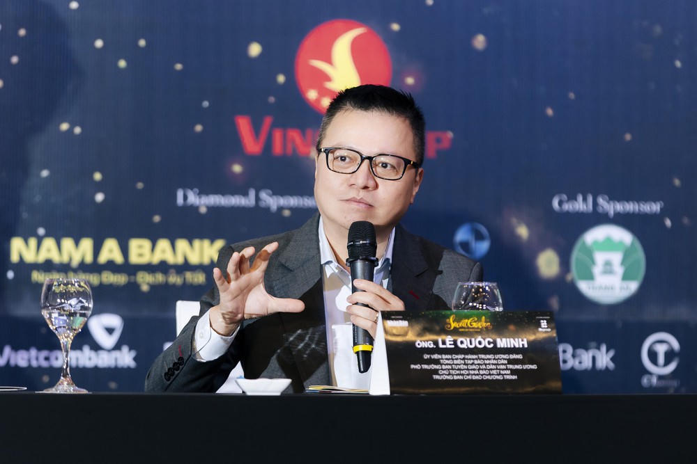 Nhà báo Lê Quốc Minh chia sẻ tại buổi họp báo. Ảnh: BTC.