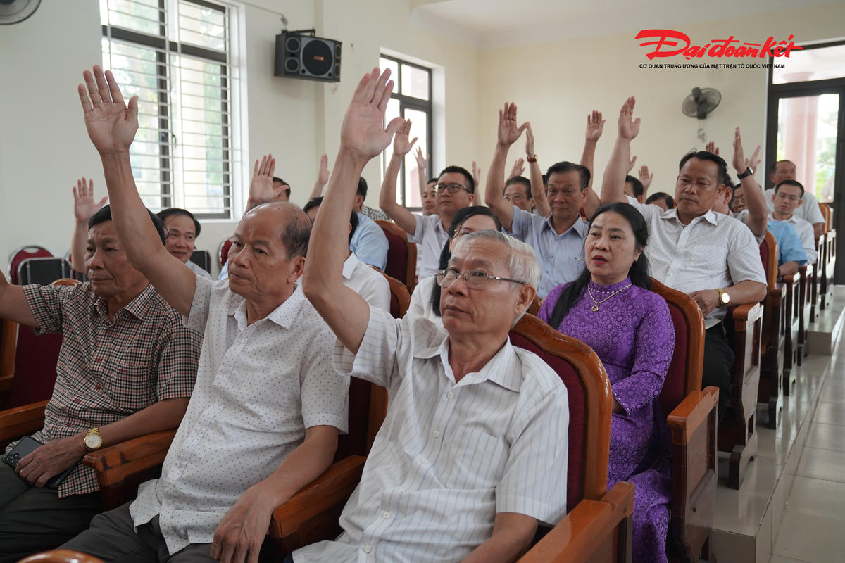 Đại biểu hiệp thương cử tại hội nghị. Ảnh: Hạnh Nguyên.