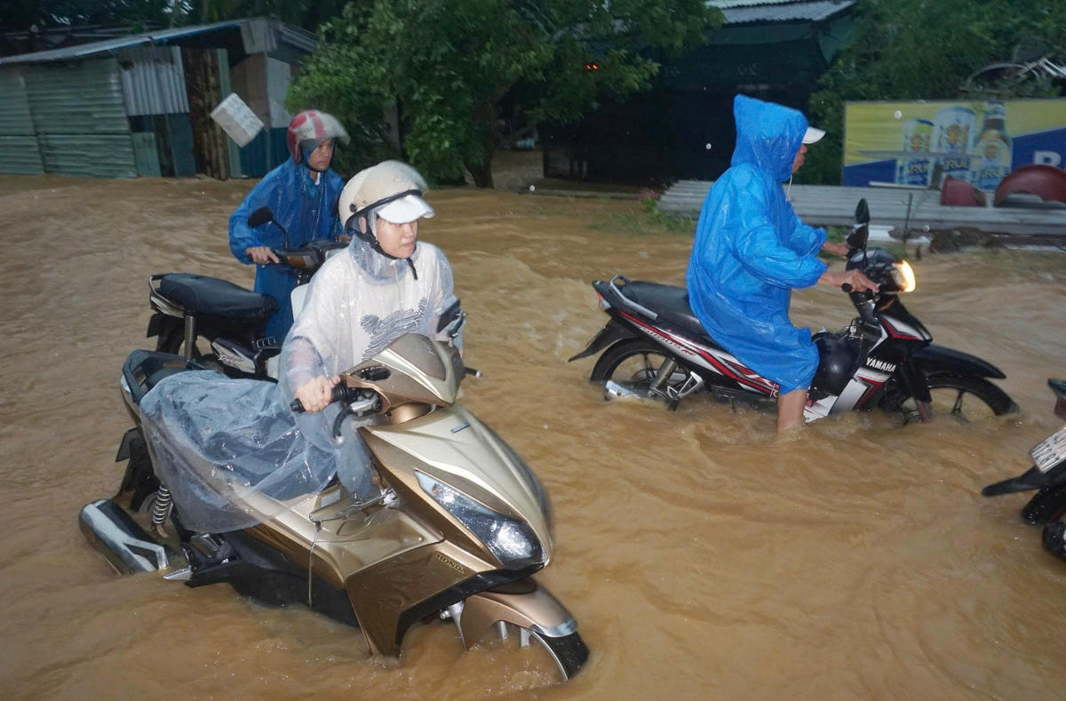 Đà Nẵng: Một số tuyến đường ngập nặng do mưa lớn