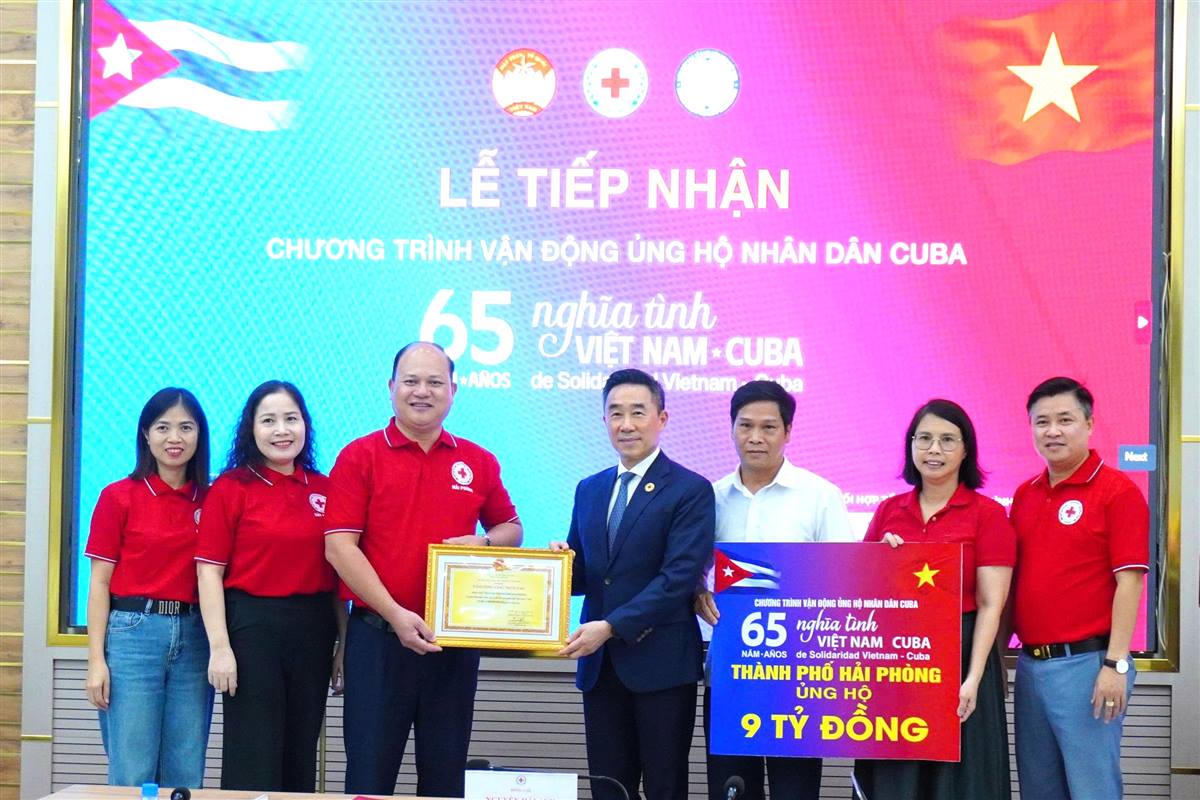 Hội Chữ thập đỏ TP Hải Phòng tiếp nhận kinh phí ủng hộ từ các sở, ngành, đơn vị, doanh nghiệp, nhà hảo tâm trên địa bàn. Ảnh: CTV.&nbsp;