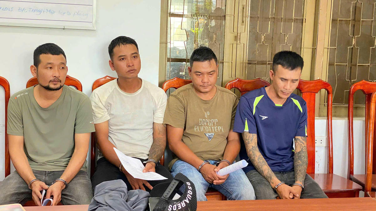 Các đối tượng tại cơ quan điều tra. Ảnh:SĐ.