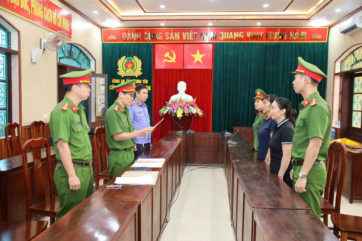 Lan, Phương tại cơ quan Công an. Ảnh: Công an tỉnh Hưng Yên.