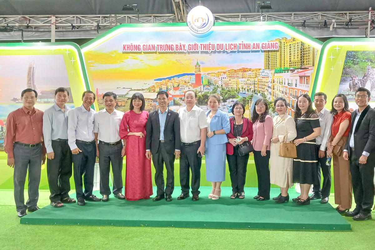 Không gian trưng bày, giới thiệu du lịch tỉnh An Giang. Ảnh Nguyễn Minh. 