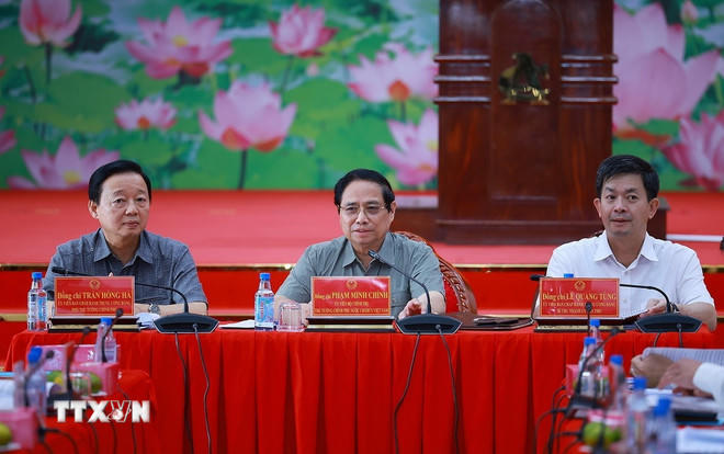 Thủ tướng Phạm Minh Chính chủ trì Hội nghị về về tình hình triển khai các dự án đường cao tốc khu vực Đồng bằng sông Cửu Long. (Ảnh: Dương Giang/TTXVN).