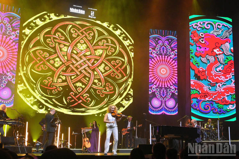 Đêm diễn “Secret Garden Live in Vietnam”.