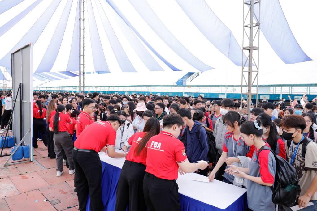 Sinh viên Trường ĐH Công nghiệp TPHCM trong Ngày hội chào tân sinh viên năm học 2025-2026. Ảnh: NTCC.