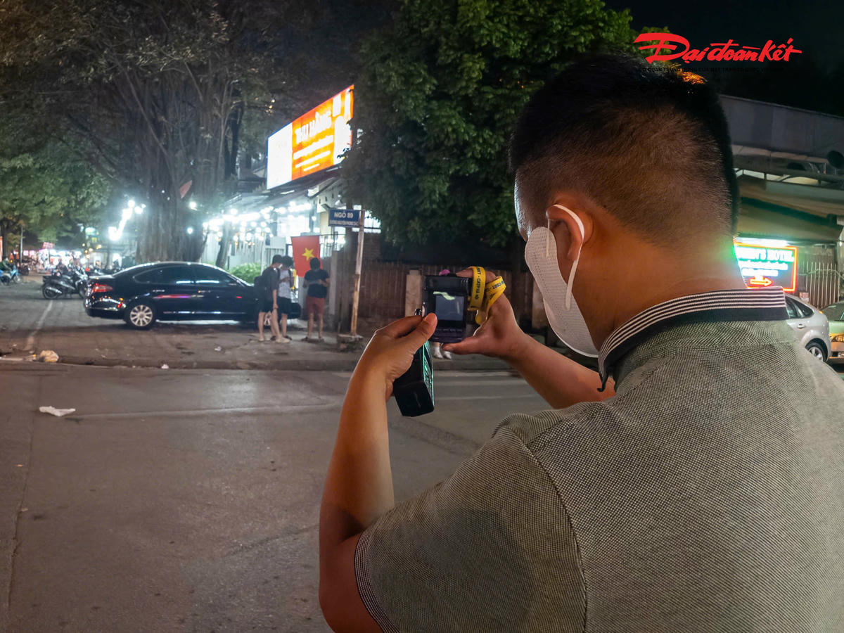 Chỉ huy Đội CSGT đường bộ số 6 đã bố trí cán bộ, chiến sĩ mặc thường phục, dùng camera bí mật ghi hình các nhà hàng, quán bia... có đông khách đi ô tô, xe máy đến sử dụng dịch vụ. Đây là căn cứ để bố trí các tổ kiểm tra vi phạm về nồng độ cồn, nhằm kéo giảm tai nạn giao thông.