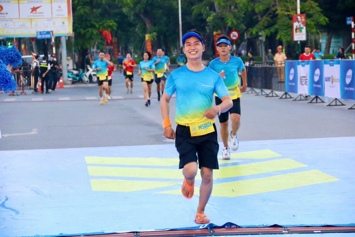 Các đại biểu hào hứng tham gia giải chạy. Ảnh: CTV. 