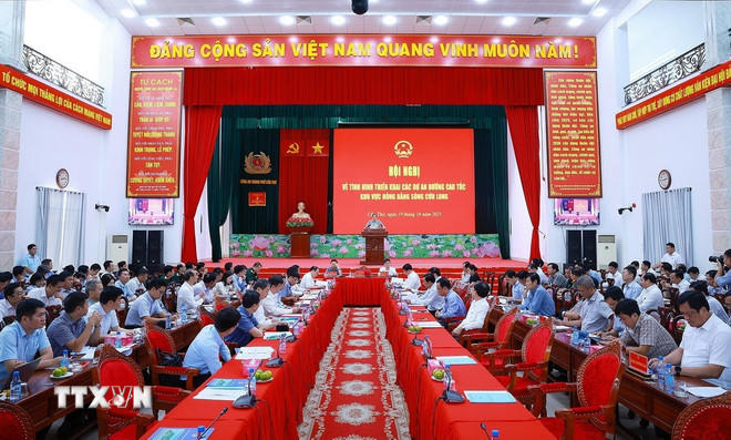 Hội nghị về về tình hình triển khai các dự án đường cao tốc khu vực Đồng bằng sông Cửu Long. (Ảnh: Dương Giang/TTXVN).