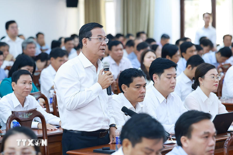 Cử tri Cao Văn Ngoan, Chủ tịch UBND xã Thạnh Quới phát biểu. (Ảnh: Dương Giang/TTXVN).