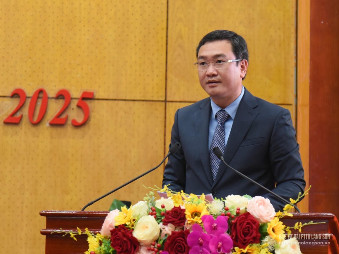 Tân Chủ tịch UBND tỉnh Lạng Sơn Nguyễn Cảnh Toàn phát biểu nhận nhiệm vụ. Ảnh: BLS.