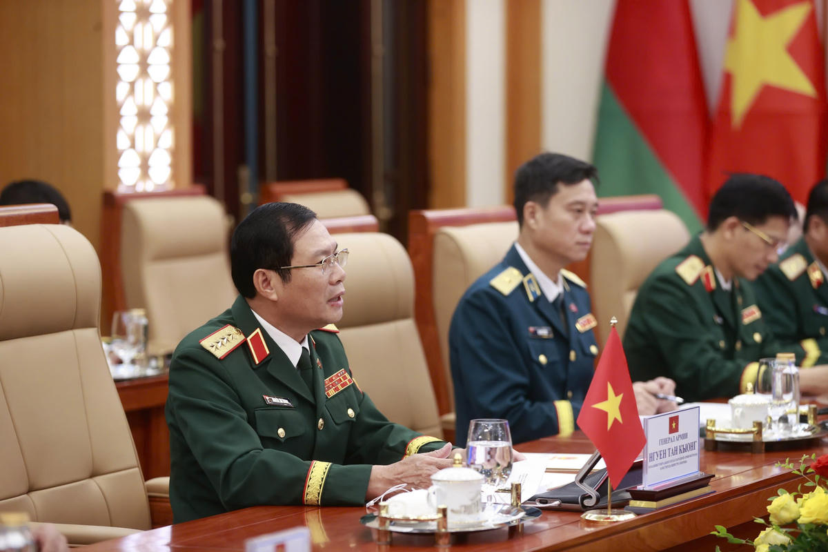 Đại tướng Nguyễn Tân Cương phát biểu tại Hội đàm. Ảnh: Phạm Hải.