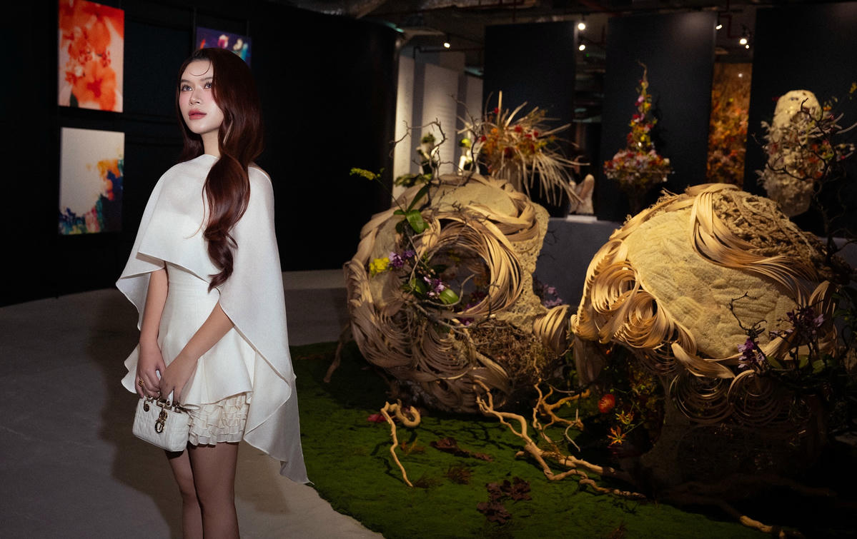 Ngọc Thanh Tâm, Chloe Nguyễn thần thái ngút ngàn giữa không gian hoa và pha lê đỉnh cao của Tinh Tuyển Phương Hoa