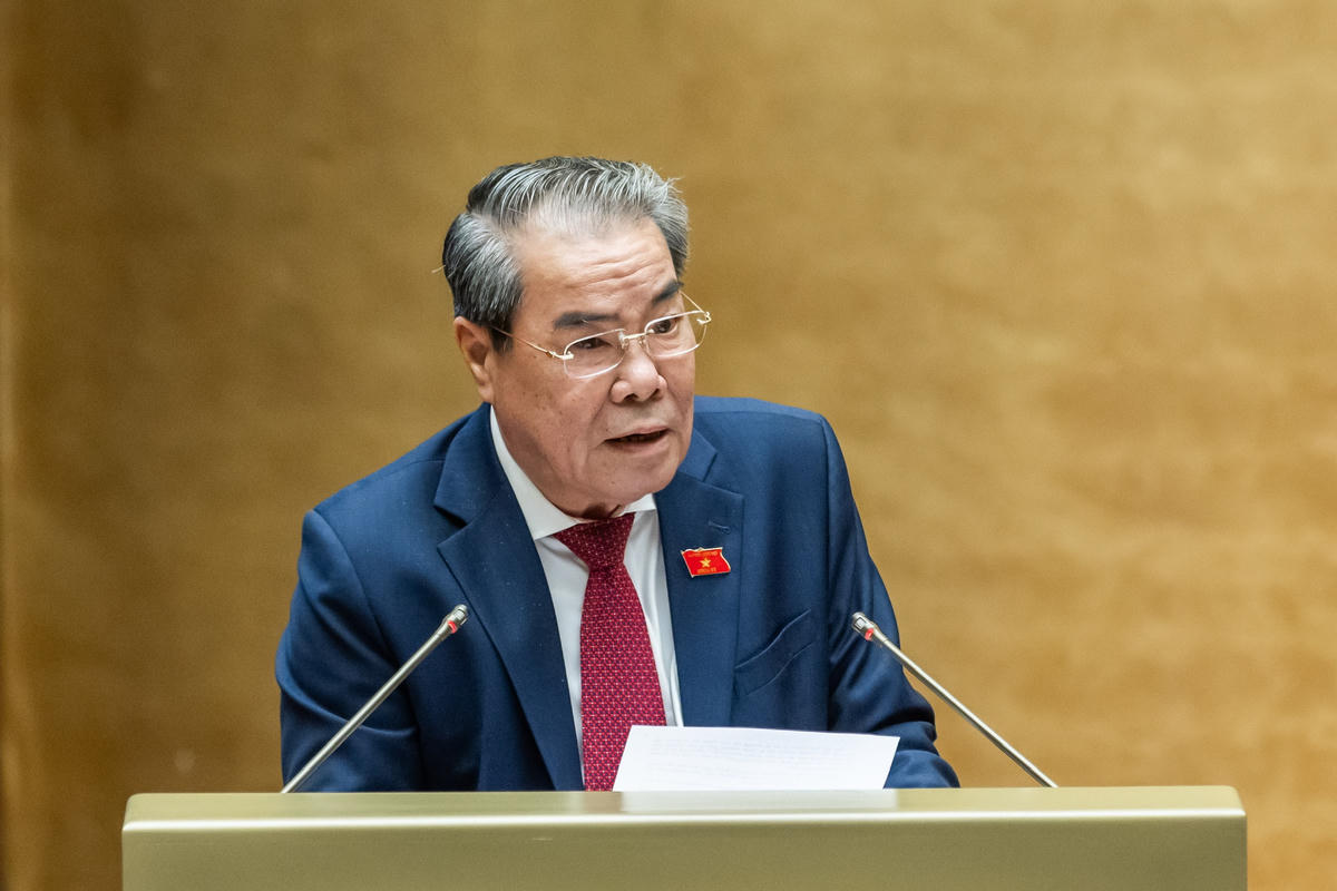 Ông Dương Thanh Bình báo cáo trước Quốc hội (Ảnh: Quang Vinh)