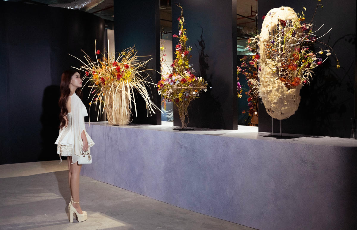 Ngọc Thanh Tâm, Chloe Nguyễn thần thái ngút ngàn giữa không gian hoa và pha lê đỉnh cao của Tinh Tuyển Phương Hoa