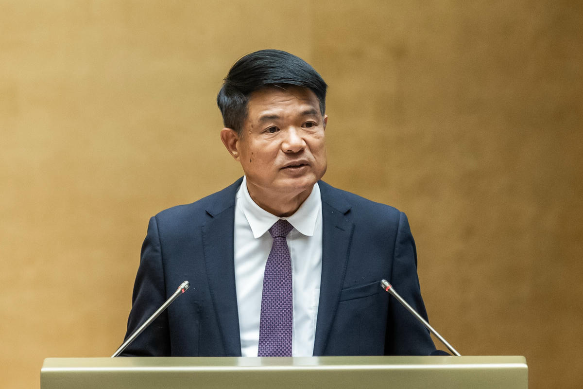 Viện trưởng Viện Kiểm sát nhân dân Tối cao Nguyễn Huy Tiến trình bày báo cáo. Ảnh: Quang Vinh.