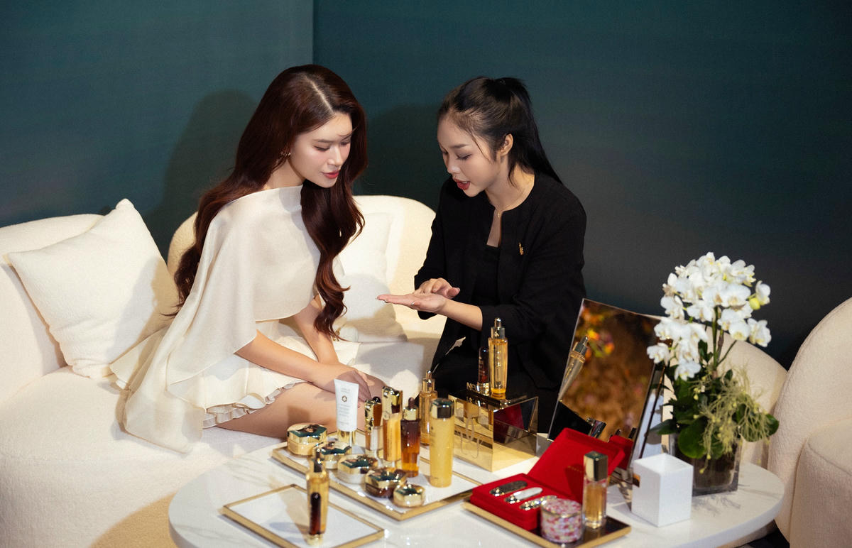 Ngọc Thanh Tâm, Chloe Nguyễn thần thái ngút ngàn giữa không gian hoa và pha lê đỉnh cao của Tinh Tuyển Phương Hoa