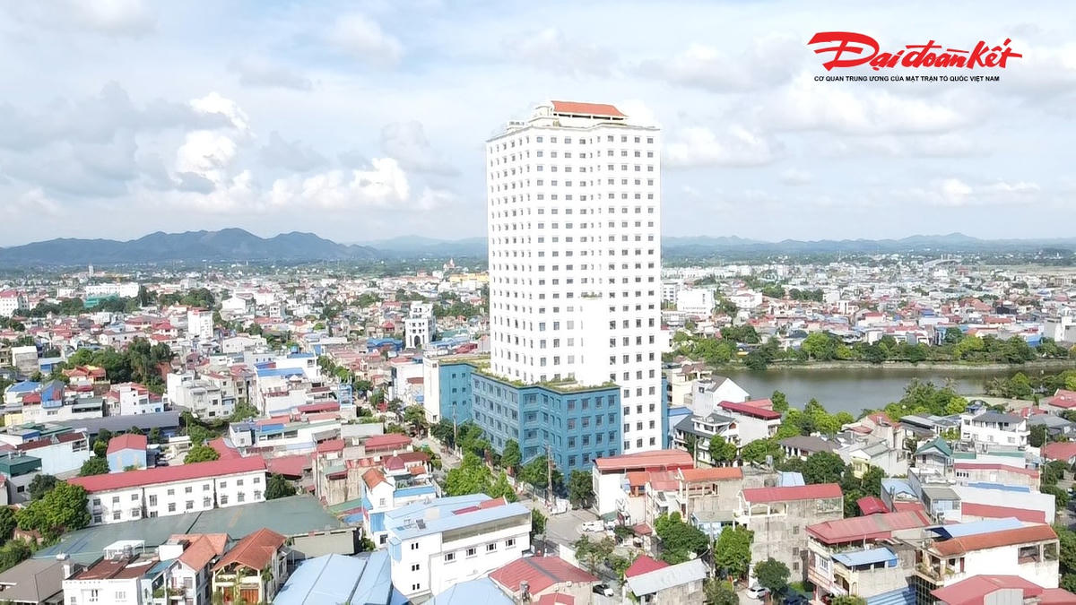 Tòa nhà Pomihoa nằm trên đường Phan Đình Phùng đã hoàn thành xây dựng từ năm 2021. Ảnh: Toán Nguyễn.