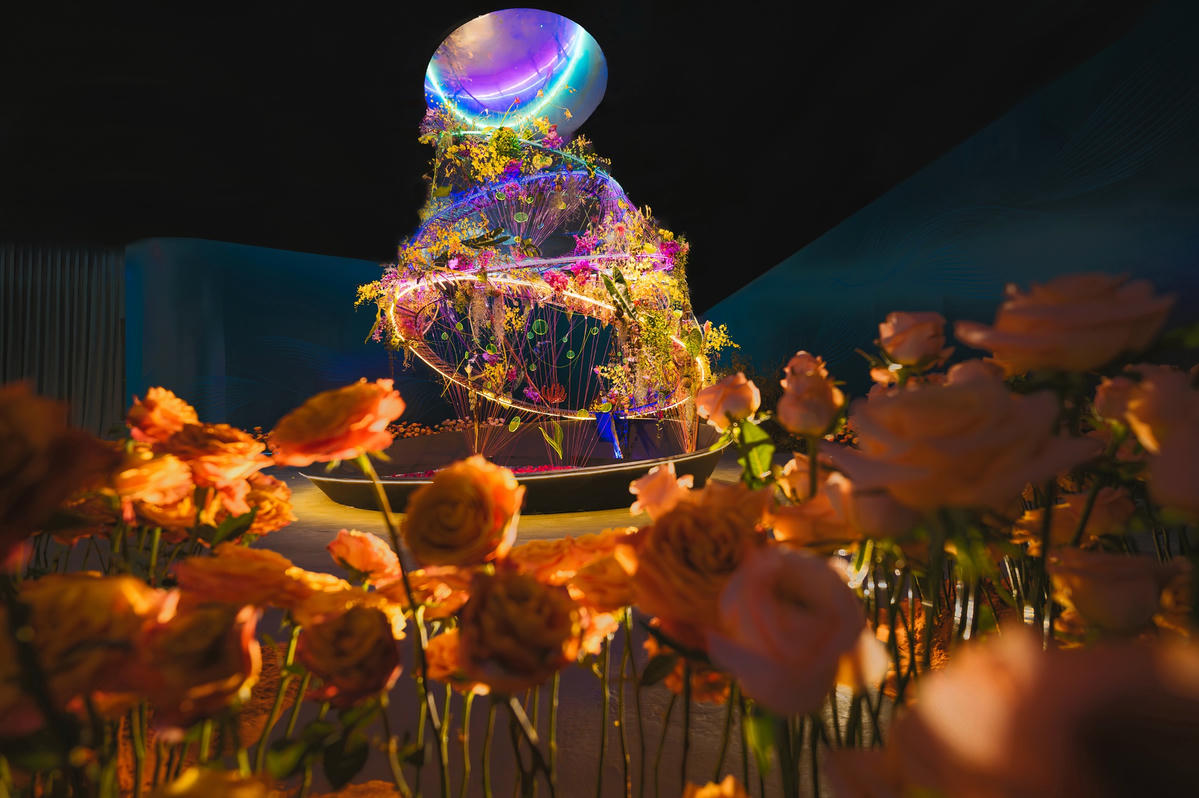 Ngọc Thanh Tâm, Chloe Nguyễn thần thái ngút ngàn giữa không gian hoa và pha lê đỉnh cao của Tinh Tuyển Phương Hoa