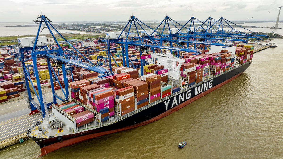 Cảng Lạch Huyện, TP Hải Phòng. Ảnh: Quang Vinh.