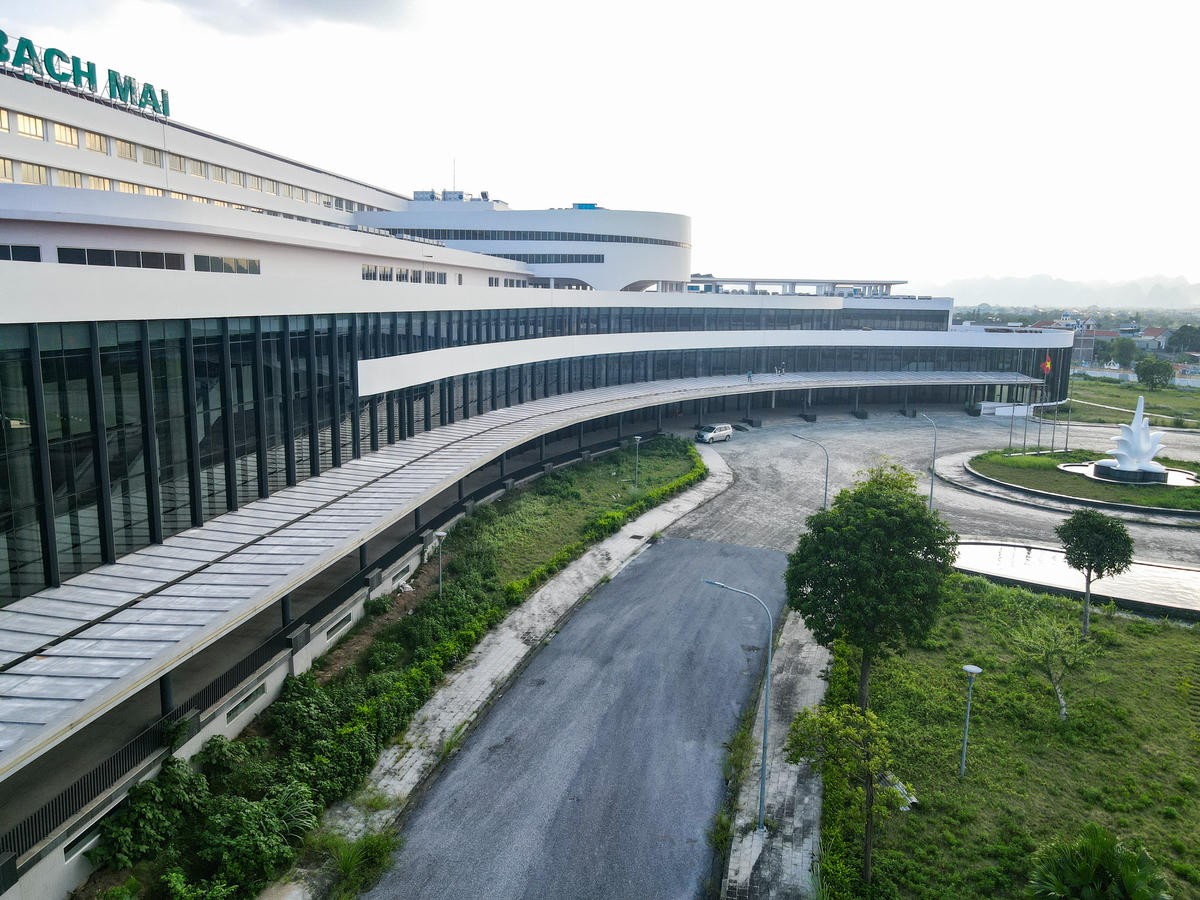 Từ ngoài cổng chính đến khuôn viên bệnh viện rồi đến các phòng chức năng, đều đã được 'lột xác' sau nhiều năm bị bỏ hoang. Ảnh: Đình Minh