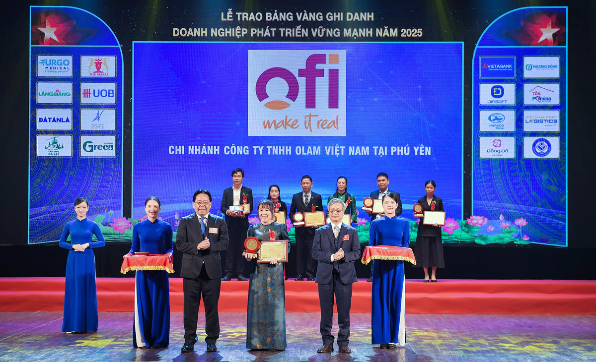 Đại diện nhà máy ofi tại Đắk Lắk nhận giải thưởng Top 20 Doanh nghiệp FDI xuất sắc tại Việt Nam năm 2025