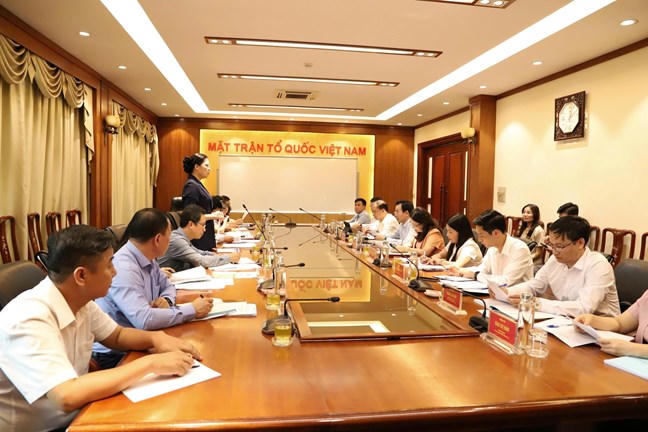 Quang cảnh buổi làm việc cho ý kiến vào nội dung Đại hội đại biểu MTTQ Việt Nam tỉnh Lào Cai lần thứ nhất, nhiệm kỳ 2025-2030, chiều ngày 21/10.