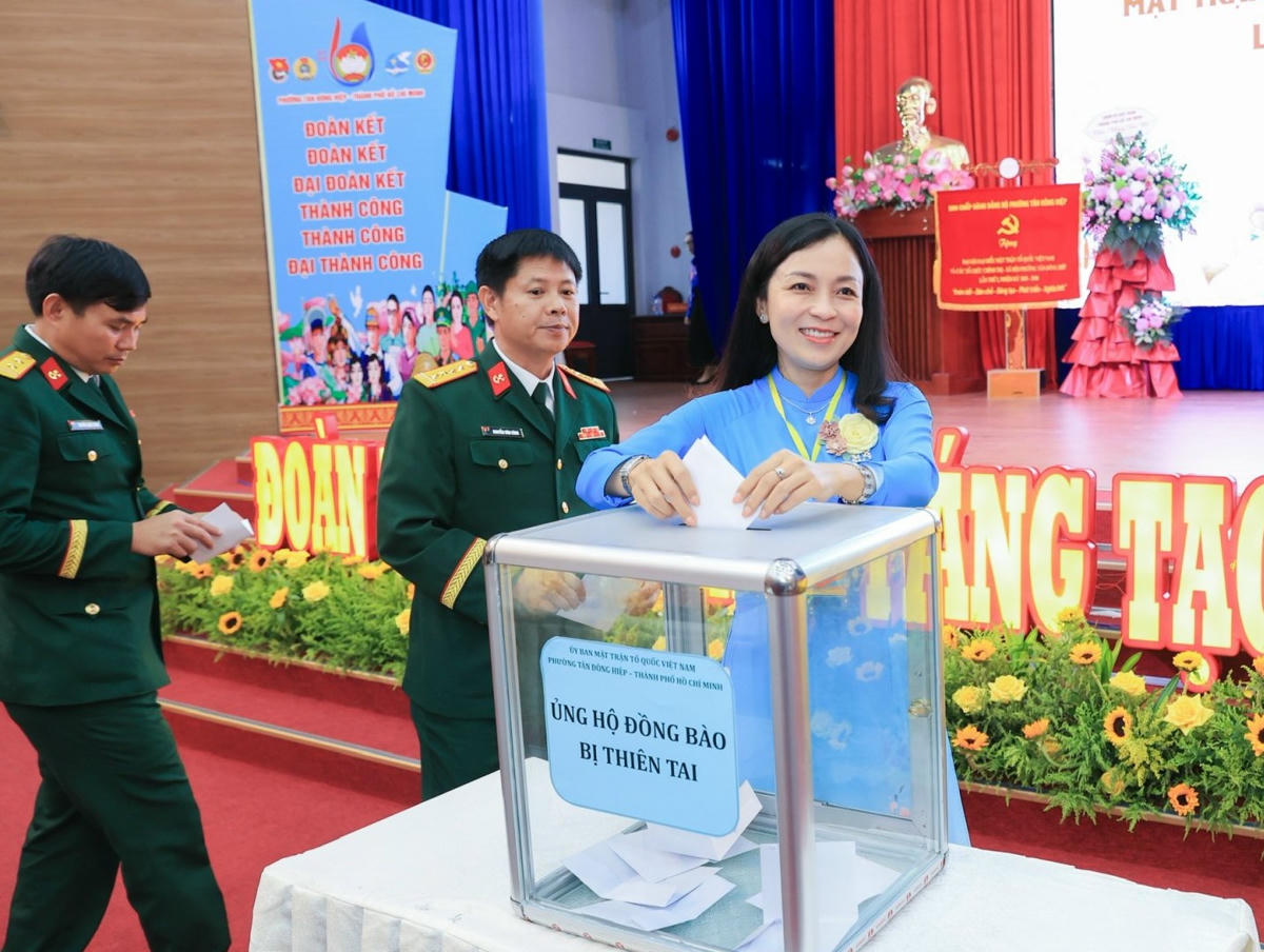 Các đại biểu dự đại hội ủng hộ đồng bào bị thiệt hại bởi thiên tai. Ảnh: BTC.