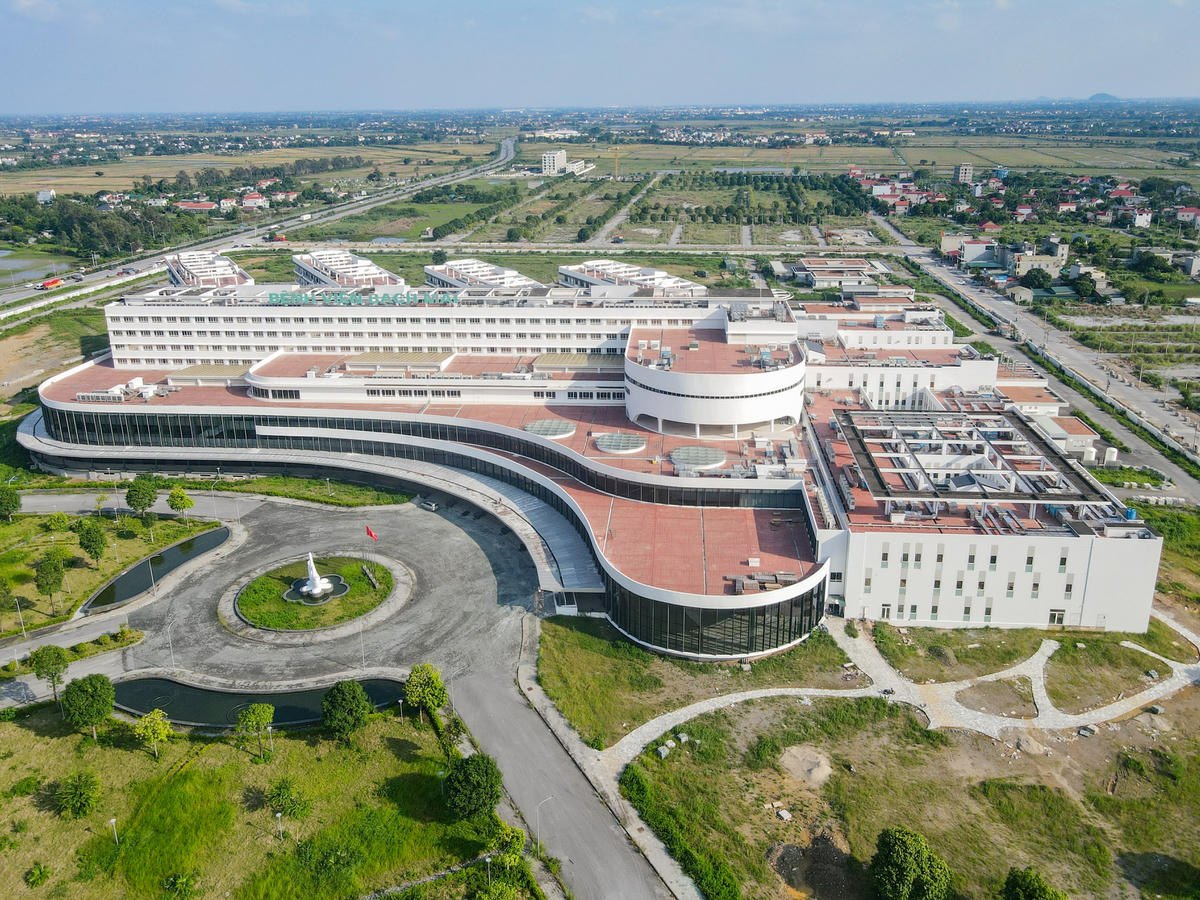 Ghi nhận ngày 20/10 tại bệnh viện Bạch Mai cơ sở 2, PV Báo Đại đoàn kết thấy một số hạng mục cuối cùng bên trong dự án đang được đơn vị thi công gấp rút hoàn thành. Ảnh: Đình Minh