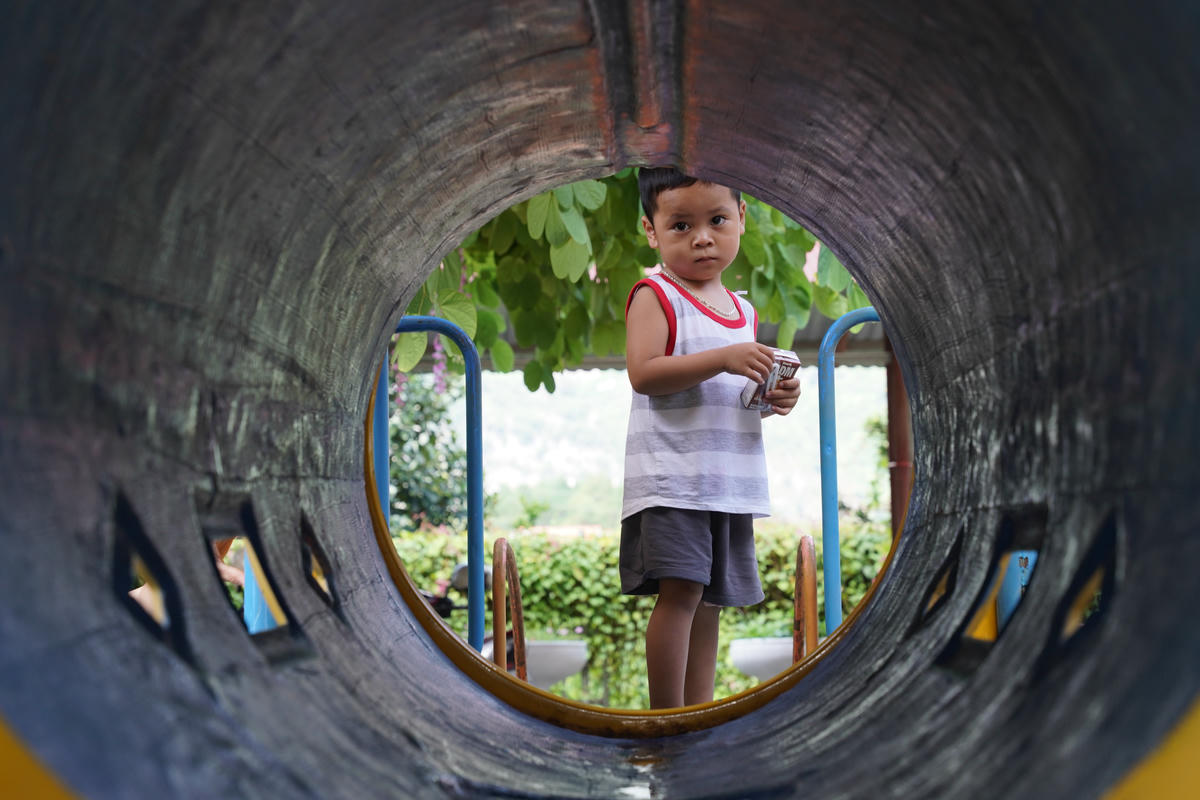 Em bé trường mầm non Nhật Tiến sau những ngày bão lũ. Ảnh: Tịnh Không