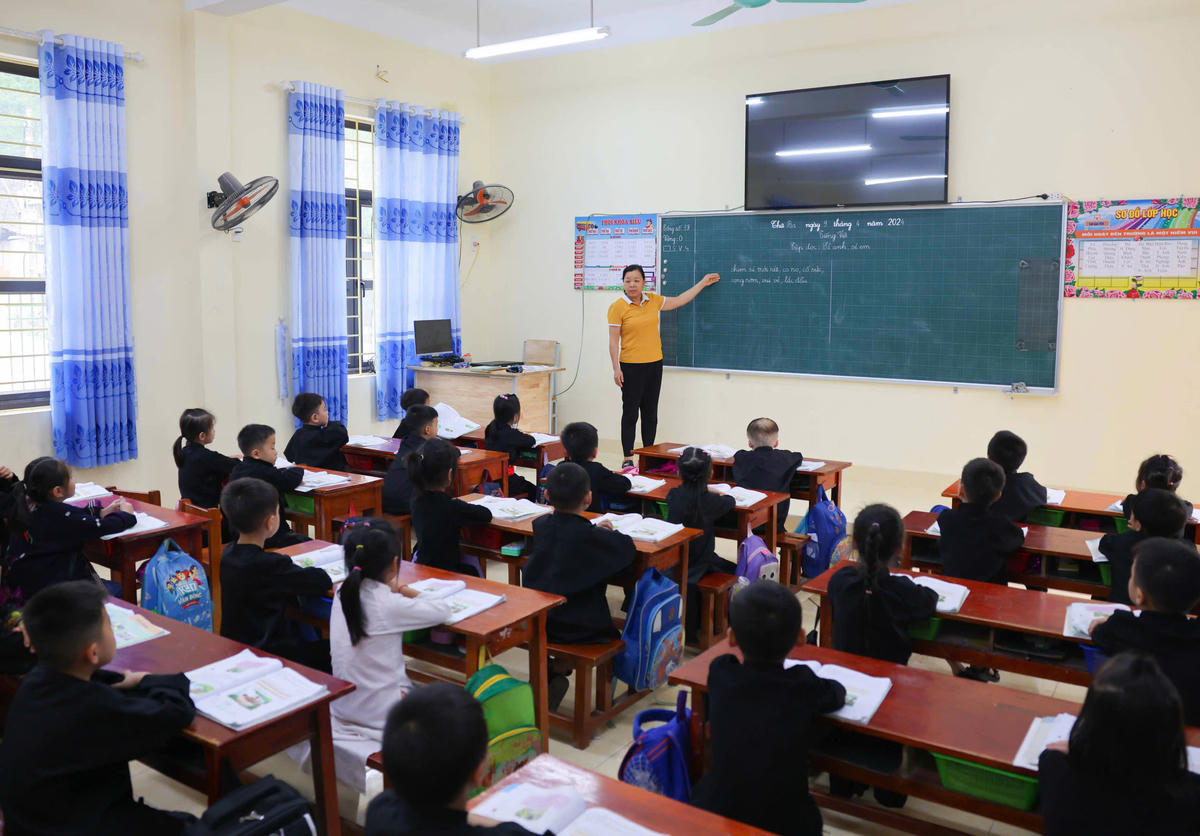 Một giờ học của cô và trò Trường Phổ thông dân tộc bán trú Tiểu học Tri Phú (tỉnh Tuyên Quang). Ảnh: Thanh Tùng