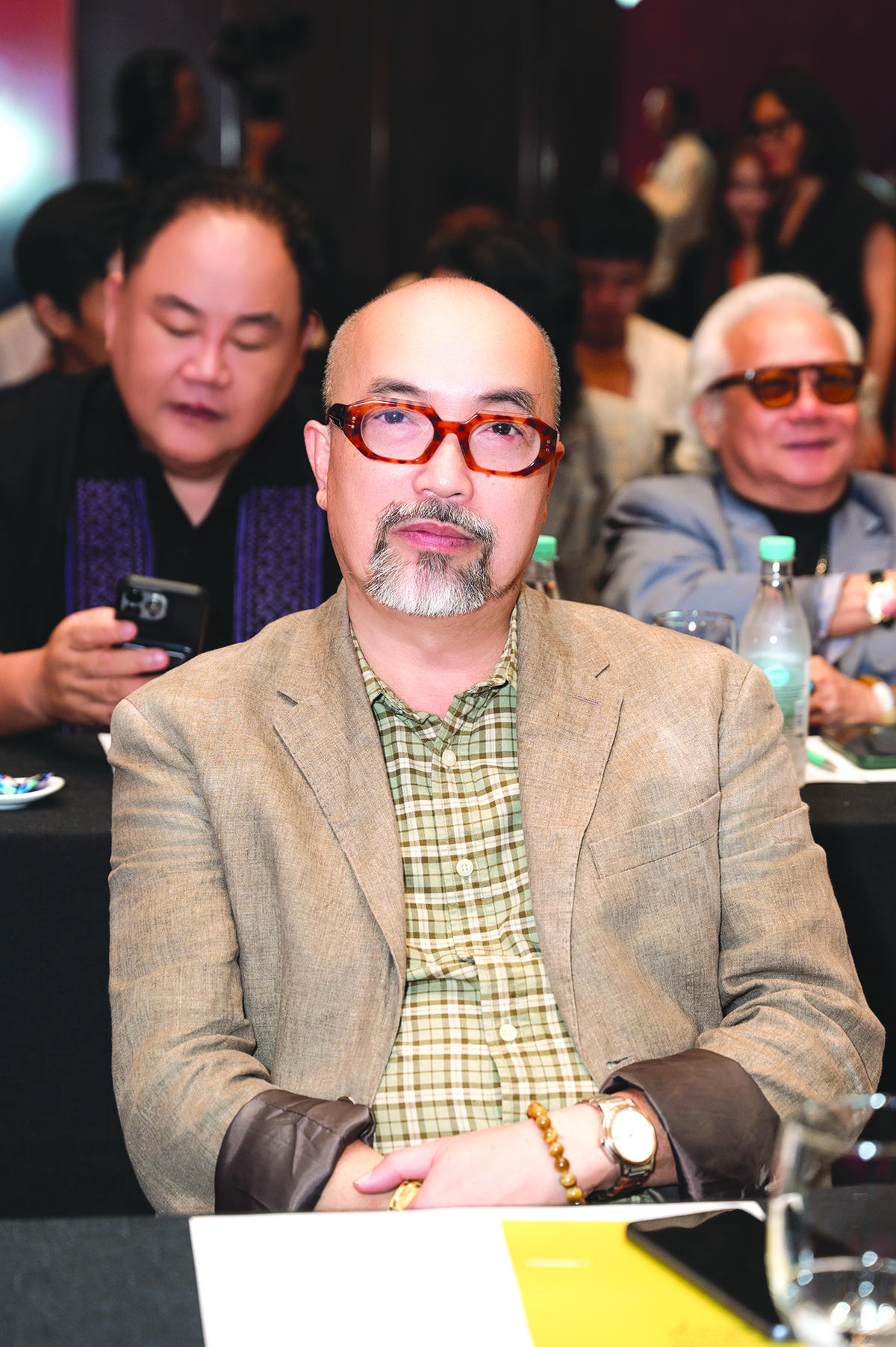 Hoạ sĩ Vi Kiến Thành: ‘Đi đến tận cùng dân tộc, chúng ta sẽ gặp nhân loại’