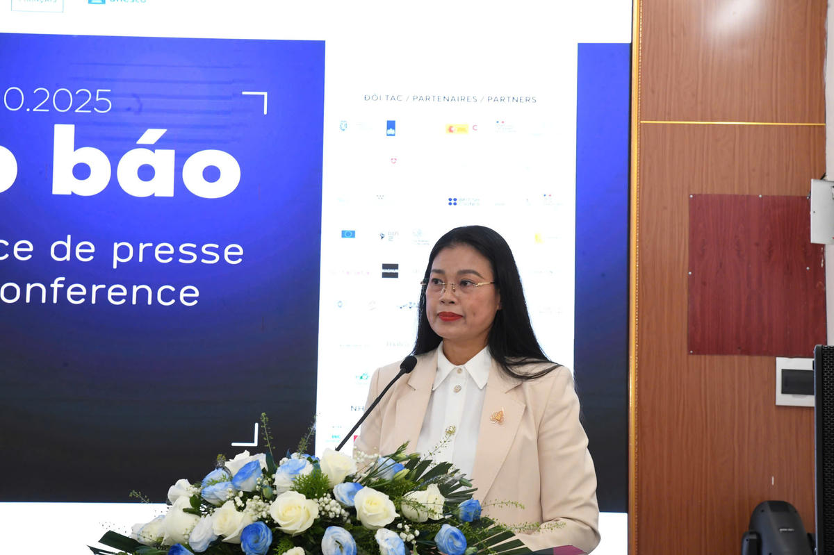 Giám đốc Sở Văn hóa và Thể thao Hà Nội Bạch Liên Hương phát biểu tại họp báo. Ảnh: Phạm Sỹ.