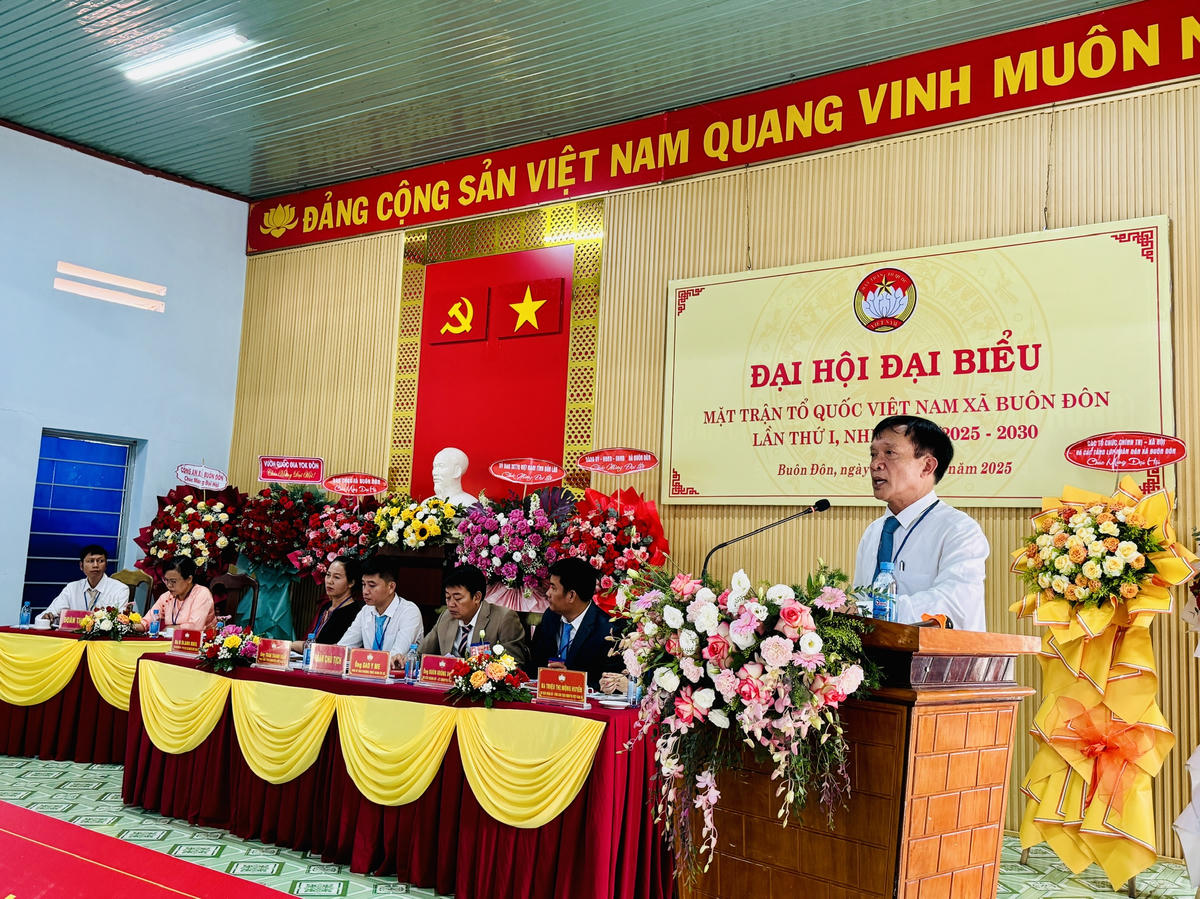 Ông Lê Bá Cảnh, Phó Chủ tịch Ủy ban MTTQ Việt Nam tỉnh Đắk Lắk phát biểu tại đại hội. Ảnh: Thanh Nga.