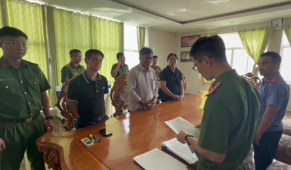 3 đối tượng bị khởi tố trong vụ án hình sự “Gây ô nhiễm môi trường”. Ảnh: CACC