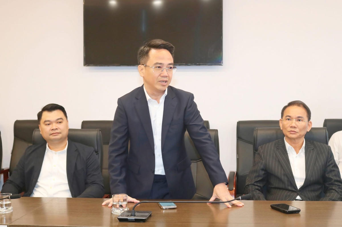 Đại diện đơn vị, doanh nghiệp phát biểu tại buổi trao tặng kinh phí ủng hộ. Ảnh: PT.&nbsp;