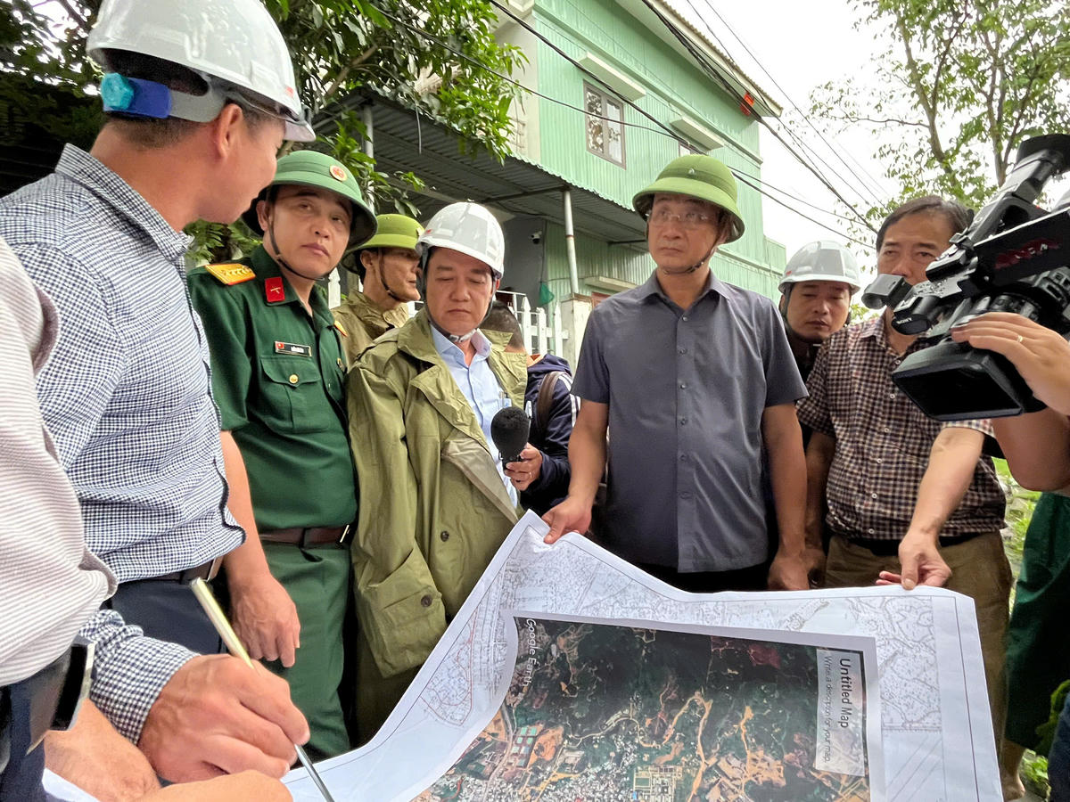 Bí thư Thành ủy Đà Nẵng Lê Ngọc Quang kiểm tra tại khu vực tuyến đường Mẹ Suốt. Ảnh: CV.