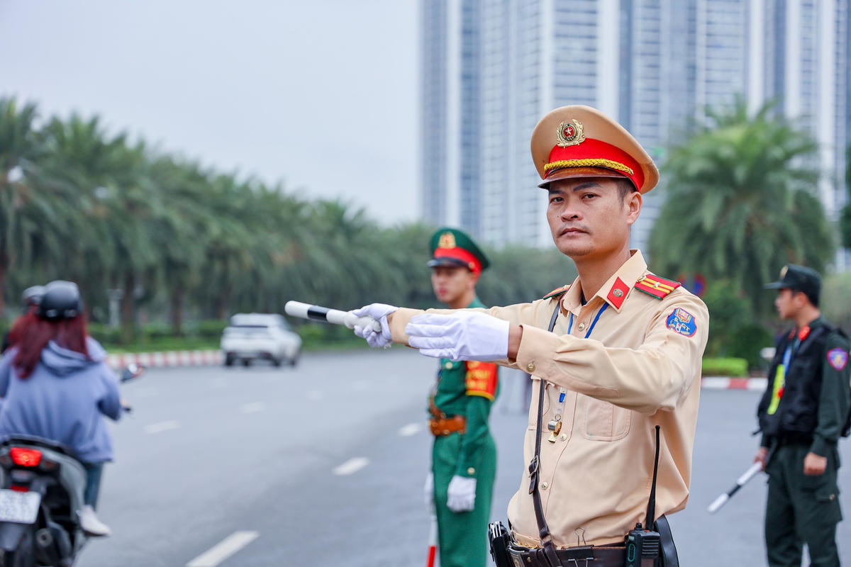 Trước ý nghĩa và tầm quan trọng đặc biệt của sự kiện đặc biệt này, Phòng CSGT Hà Nội chủ động xây dựng và triển khai phương án tổng thể, huy động tối đa lực lượng, phương tiện tham gia bảo đảm an ninh an toàn, đặt mục tiêu cao nhất là bảo đảm tuyệt đối an toàn cho hoạt động của các đồng chí lãnh đạo Đảng, Nhà nước, các đoàn khách quốc tế và đại biểu tham dự, đồng thời duy trì trật tự, an toàn và thông suốt giao thông trên toàn địa bàn Thủ đô.