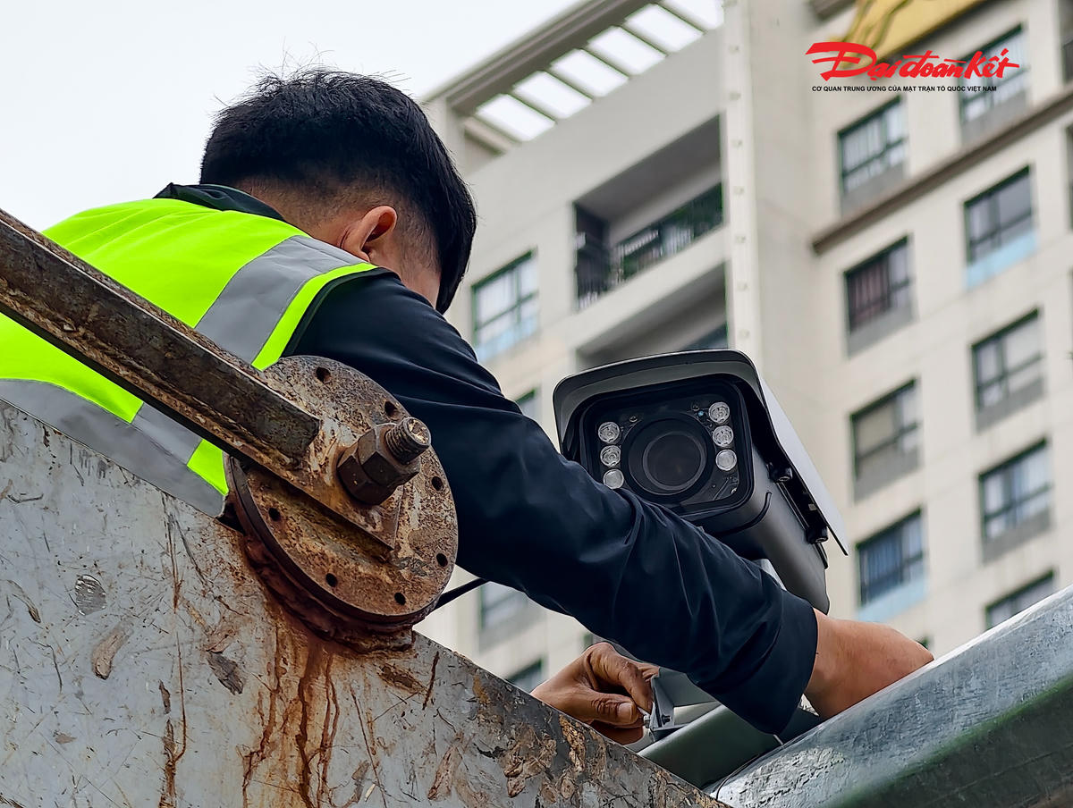 Camera AI sau khi lắp đặt sẽ tự động đo đếm lưu lượng tại các nút giao thông, rồi gửi thông tin lưu lượng thực tế đến hệ thống điều khiển đèn tín hiệu giao thông, để tự động điều khiển chu kỳ đèn tín hiệu giao thông theo thời gian thực, tối ưu hóa lưu lượng giao thông tại nút, giảm tắc nghẽn, thời gian chờ đèn đỏ của các phương tiện giao thông.