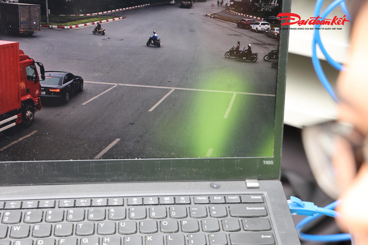 "Hệ thống camera AI còn giúp nhận dạng biển số, hỗ trợ truy tìm phương tiện liên quan đến các vụ việc an ninh trật tự, tai nạn giao thông, góp phần xây dựng đô thị thông minh, giao thông an toàn, văn minh và hiện đại”, Trung tá Đào Việt Long nói.