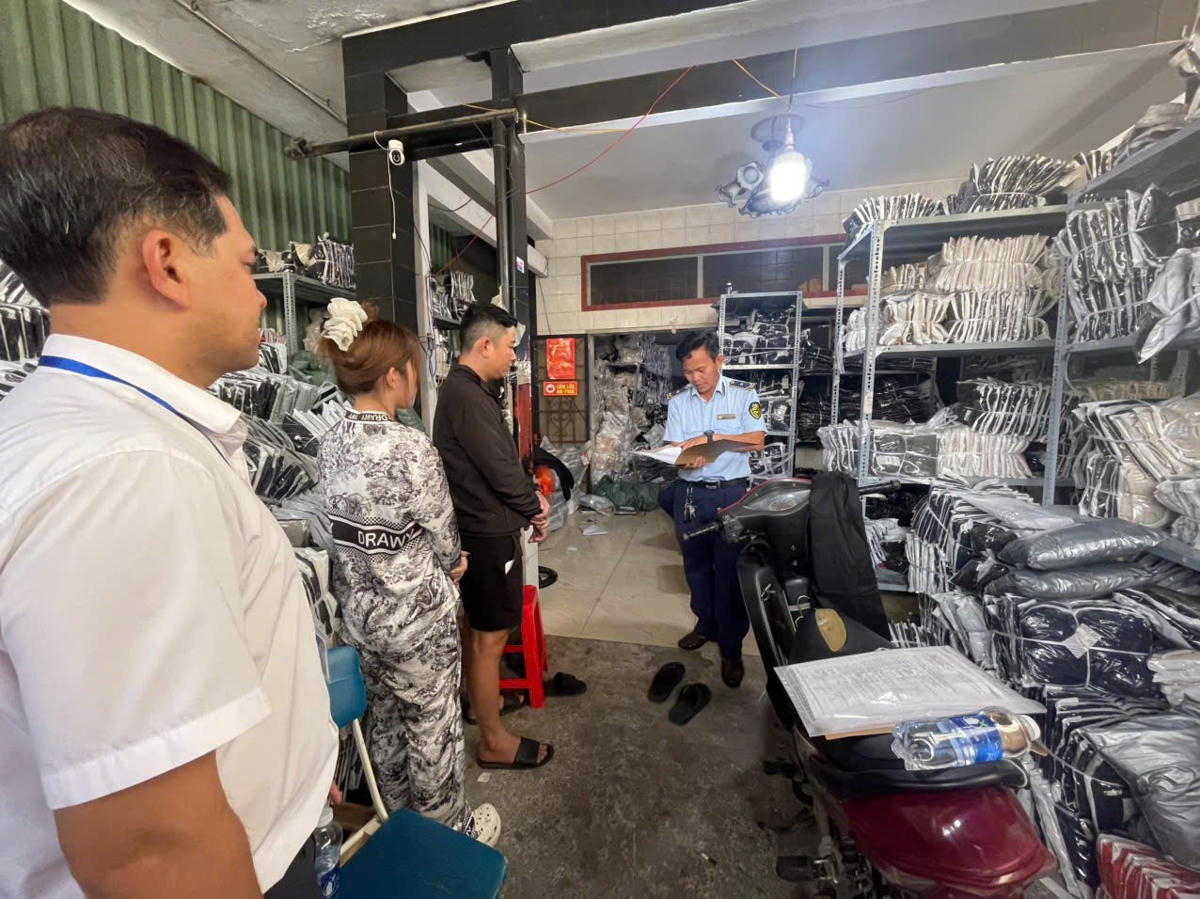 Đội Quản lý thị trường số 13 đã tạm giữ toàn bộ số hàng hóa vi phạm nêu trên để tiếp tục xử lý theo quy định. Ảnh: QLTT 