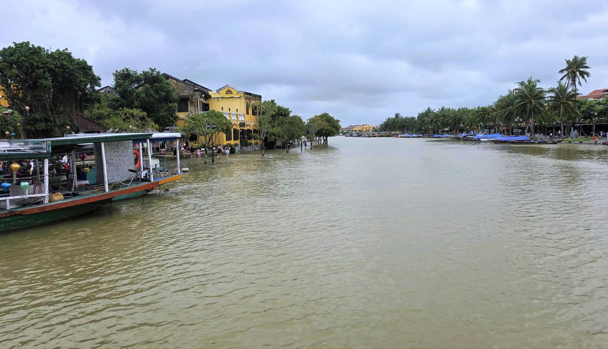 Một góc dòng sông Hoài, đoạn chảy qua phố cổ Hội An. Ảnh: Nguyễn Tín.