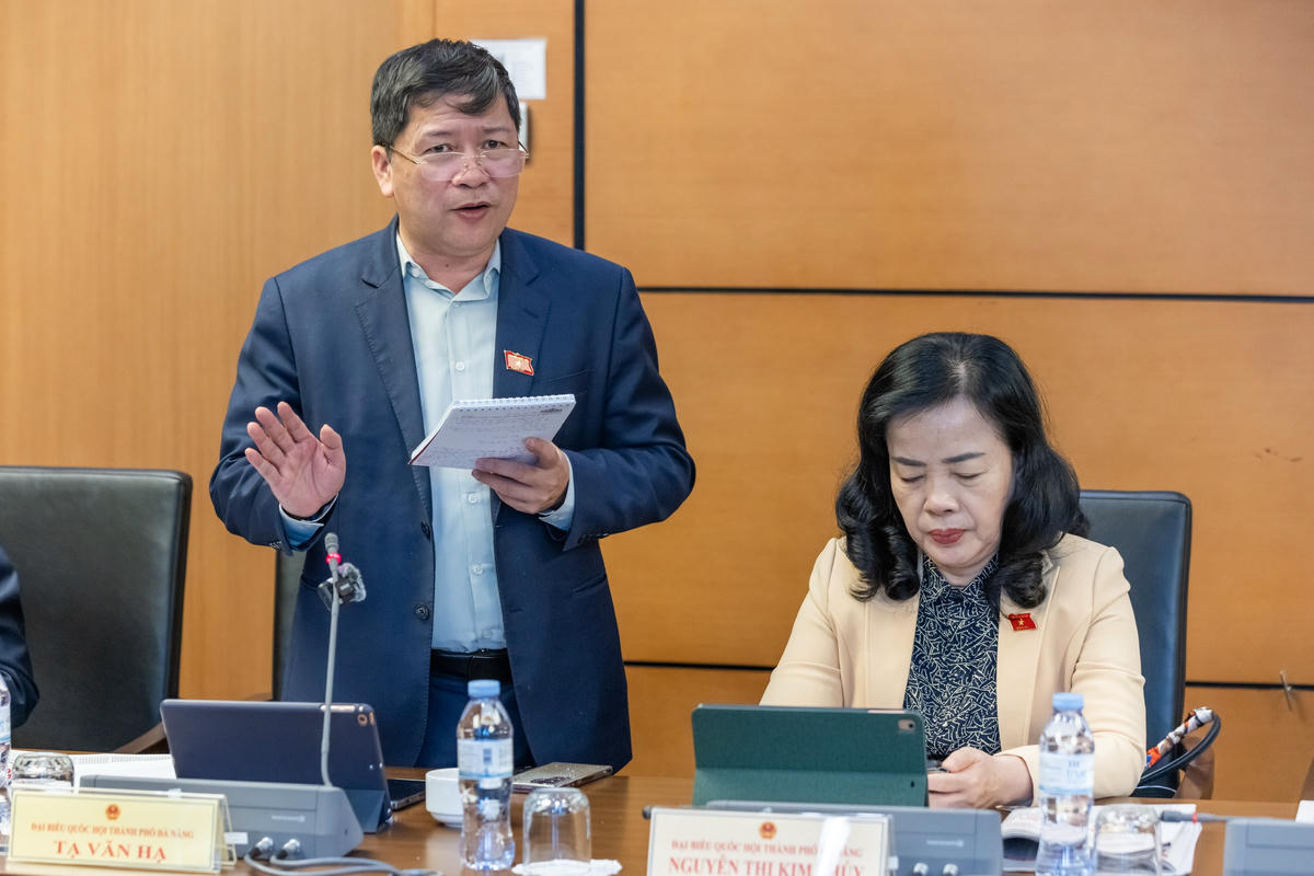 Đại biểu Tạ Văn Hạ (Đà Nẵng) phát biểu. Ảnh: Quang Vinh.