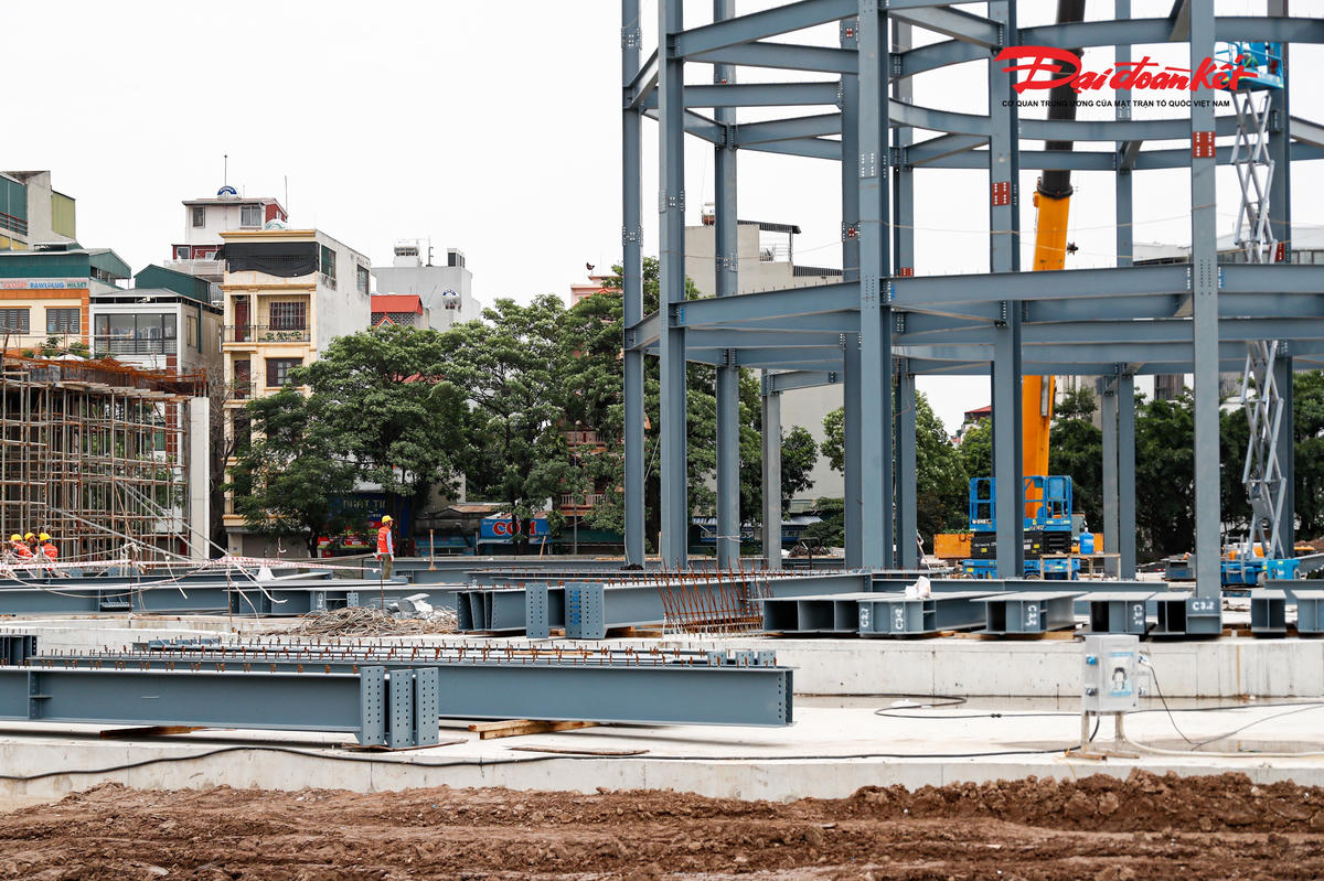 Phần lớn các công đoạn tại bến xe sẽ tự động hóa, như kiểm soát xe ra, hiển thị thông tin về chuyến xe, giờ xuất bến, cửa đón khách, hay khu vực xe buýt, khu vực taxi giảm thiểu nhân lực phục vụ, điều hành. 