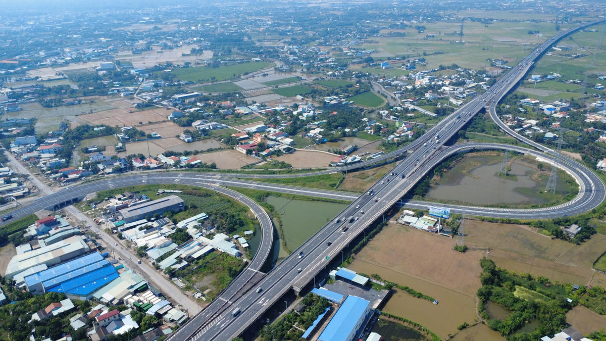 Một phần dự án nút giao Mỹ Yên. Hiện nay 2 đường cao tốc TP Hồ Chí Minh-Trung Lương và Bến Lức-Long Thành khu vực này đang khai thác, đã kết nối với nhau. Ảnh: Đ.Xá.