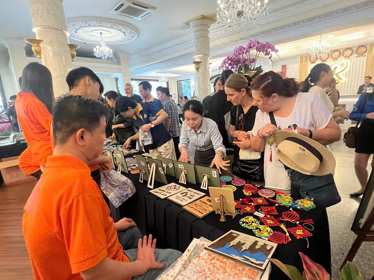 Triển lãm thu hút lượng lớn khách du lịch trong và ngoài nước. Ảnh: H.L